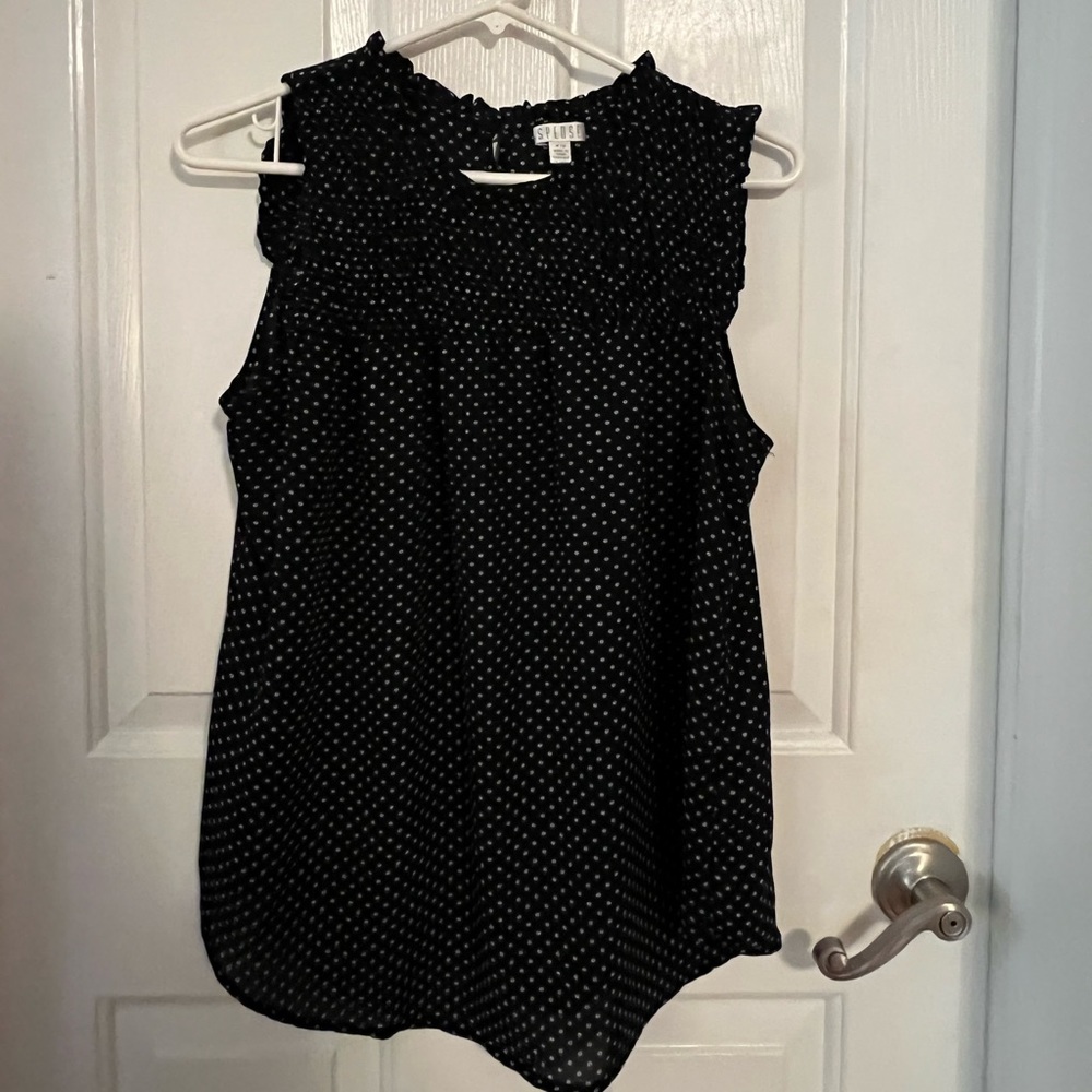 Sleeveless shirt